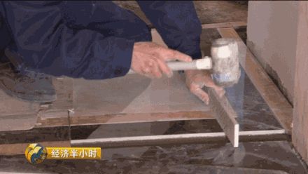 建筑工人收入碾壓“白領(lǐng)”:貼瓷磚年入20萬(wàn)