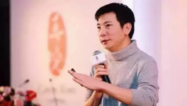 高中沒(méi)畢業(yè)的水泥工，身家105億，賺全世界女人錢(qián)……