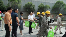 縣長湯明赴花林水泥送職工“清涼禮包”！